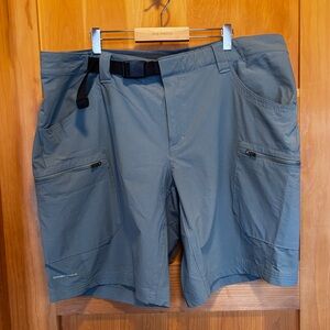 Columbia Men's Utility Omni-wick Shorts in Greyish/Green